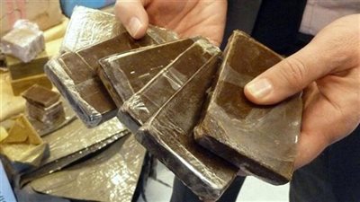 ضبط 2 من ضباط الشرطة بالسويس متهمين بتهريب مخدر الحشيش