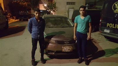 القبض على عاطلين يقومان بسرقة سيارة بمصر القديمة 