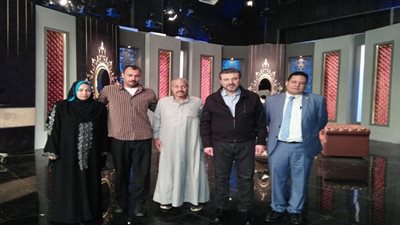 الجمعة.. عمرو الليثى ينجح فى انهاء خصومة بين اب وابنه ببرنامج واحد من الناس 