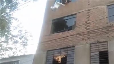 عامل يقدم على التخلص من زوجته بإلقائها من الطابق الرابع بالخانكة