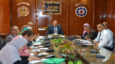  بالصور.. فى لقاؤه الجماهيرى الـ 59 محافظ السويس يلتقي 19 مواطناً لبحث شكواهم