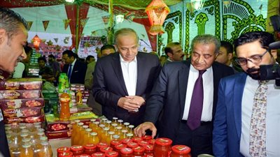 بالصور .. وزير التموين ومحافظ القليوبية يفتتحان معرض أهلا رمضان بميدان المؤسسة بشبرا الخيمة