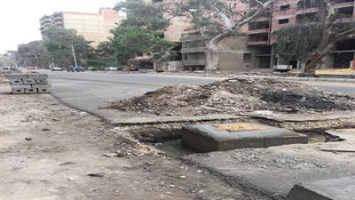 الجيزة توضح: اعمال الحفر بطريق المريوطيه لانشاء بلاعات الامطار وتتم وفقاً للمواصفات الفنية