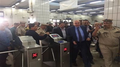 بالصور.. مدير أمن القليوبية يتفقد تأمين محطتي مترو المظلات وكلية الزراعه بشبرا الخيمة
