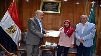 محافظ القليوبية يكرم أوائل الطلبة بالمدارس الفنية