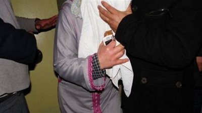 ضبط سيدة لقيامها بإستدراج طفلة وسرقة قرطها الذهبى بكفر الشيخ