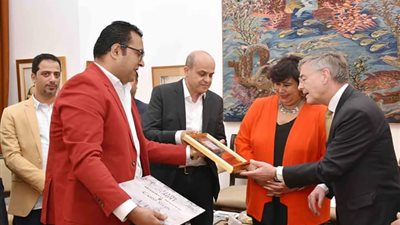 وزيرة الثقافة تحتفل بأعضاء فريق كايرو ستيبس المصريين مع سفير ألمانيا