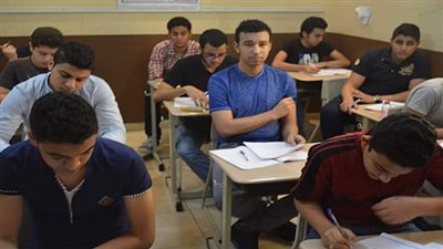 طلاب الدبلومات الفنية بالقليوبية يبدون سعادتهم بسبب سهولة إمتحان اللغة العربية