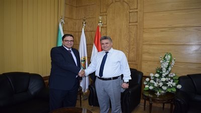 رئيس جامعة بنها يستقبل عميد كلية التربية النوعية الجديد