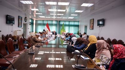 محافظ القليوبية يعقد إجتماع اللجنة العامة للخدمة العامة 