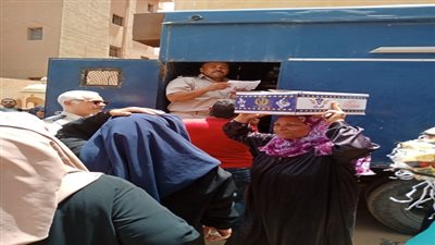 بالصور.. أمن القليوبية يوزع 5 آلاف كرتونة من السلع الغذائية علي مواطني بنها وكفر شكر
