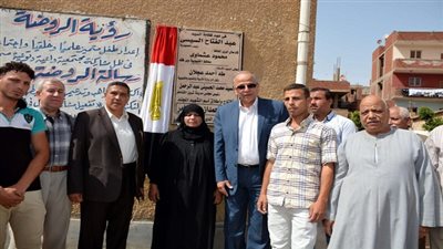 بالصور.. محافظ القليوبية يشهد رفع لافته الشهيد رمضان حمدان على مدرسة 