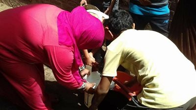 بالصور.. حرارة الجو تساعد علي اشتعال حريق بأحدي قري الدقهليه 