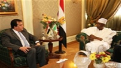 عبد الغفار يبحث زيادة أعداد الطلاب النيجيريين للدراسة بالجامعات المصرية مع السفير النيجيرى 