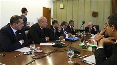 الحكومة تسلم 