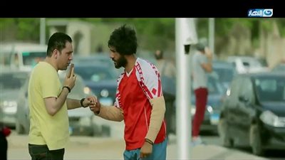 شاهد| نجم الأهلي يتحول لـ