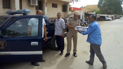 لليوم الثاني.. أمن القليوبية توزع كراتين سلع غذائية علي المواطنين