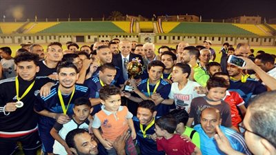 بالصور.. محافظ القليوبية يسلم كأس مراكز دوري القليوبية لكرة القدم 