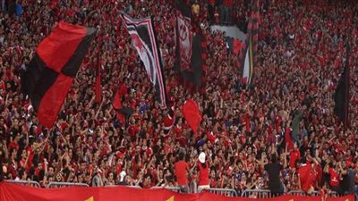 شاهد| فنان شهير ينقذ جمهور الأهلي من مذبحة جديدة.. ماذا فعل؟