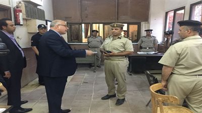 مدير أمن القليوبية يتفقد إدارة شرطة النجدة وقت آذان المغرب