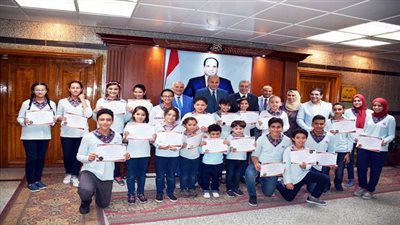 محافظ القليوبية يكرم الطلاب المتفوقين بمدرسة العالمية الدولية ببنها