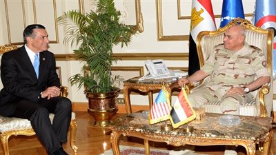 وزير الدفاع والإنتاج الحربى يلتقى وفداً من أعضاء الكونجرس الأمريكى