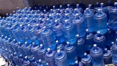 ضبط مصنع مياه ومخزنين للسلع الغذائية بدون ترخيص بالبحيرة