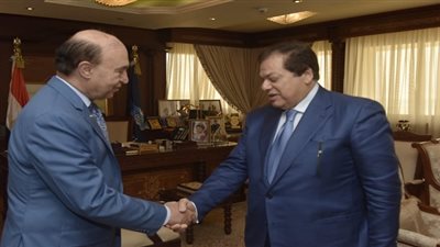 الفريق مهاب مميش يلتقي أبو العينين لبحث التعاون في المنطقة الاقتصادية