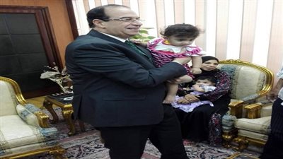 الشعراوي.. توفير الرعاية الكاملة لاسرة تؤام مستشفي المنصورة