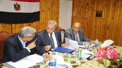 محافظ قنا يترأس اجتماع مجلس إدارة المعهد العالي للخدمة الاجتماعية