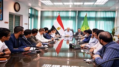 محافظ القليوبية يجتمع بمجموعة من شباب شبرا الخيمة لمناقشة مشاكل المدينة 