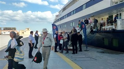 وصول وسفر 1846 راكب بميناء سفاجا