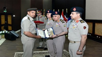 الفريق أول صدقي صبحي يشهد حفل تخرج دورات جديدة من كلية القادة والأركان