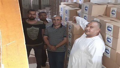 مستقبل وطن بالسويس يجهز كرتونة  العيد  وبداخلها مواد غذائية
