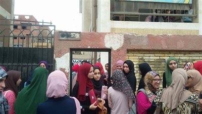 الحزن يخيم علي طلاب الثانوية العامة بالقليوبية بسبب إمتحان الإنجليزي