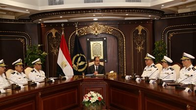 وزير الداخلية يجتمع مع القيادات الأمنية لتأمين إحتفالات عيد الفطر المبارك