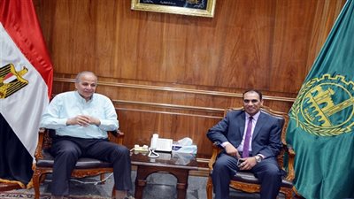 محافظ القليوبية يستقبل وفد الكنيسة الإنجيلية لتقديم التهنئة بعيد الفطر المبارك