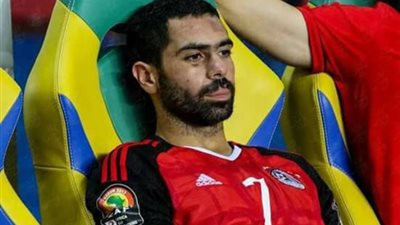 إصابة أحمد فتحي.. هل يلحق بمباراة روسيا؟