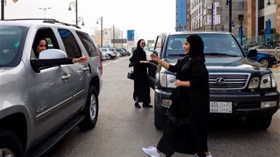 السعودية تفرض عقوبة قاسية على مصوري ومطاردي السائقات بالمملكة