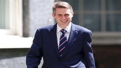 وزير الدفاع البريطاني يهدد بإسقاط حكومة ماي