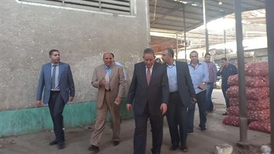 جولة تفقدية على سوق الجملة للخضروات والفاكهة بمدينة السادس من أكتوبر