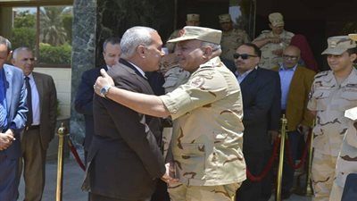 بالصور.. قائد الجيش يستقبل محافظ السويس والوفد المرافق له