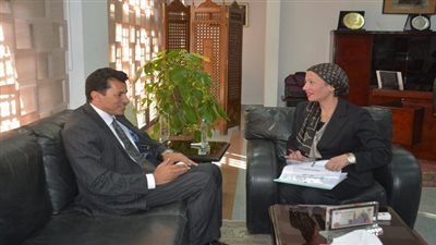 وزيرة البيئة تلتقي بوزير الشباب والرياضة لدعم أوجه التعاون المختلفة في مجال حماية البيئة