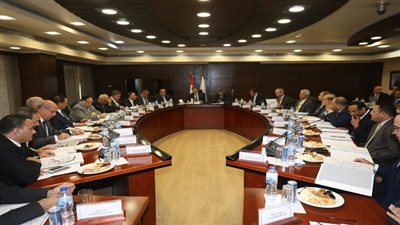 البحر الأحمر تعقد اجتماعا لمناقشة عدد من المشروعات بحضور وزير النقل