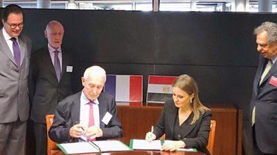 مصر وفرنسا توقعان مذكرة تفاهم لتعزيز التعاون الاستثمارى والترويج للفرص الاستثمارية بمصر 