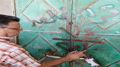 حي عتاقة يغلق 5 محلات بطريق السويس السخنة