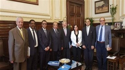 وزير الزراعة يستقبل مسؤولي 