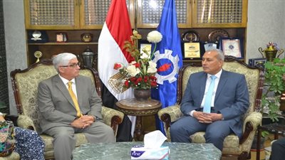 محافظ السويس يستقبل وفد ممثلى هيئة فولبرايت المصرية الأمريكية