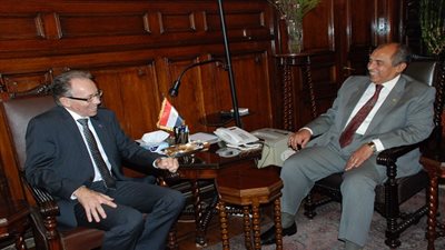 وزير الزراعة يبحث مع السفير الأسترالي بالقاهرة تكثيف التعاون الزراعي المشترك