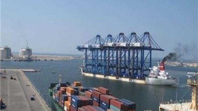 وصول وسفر 2115 راكب و تداول 191 شاحنة بميناء سفاجا